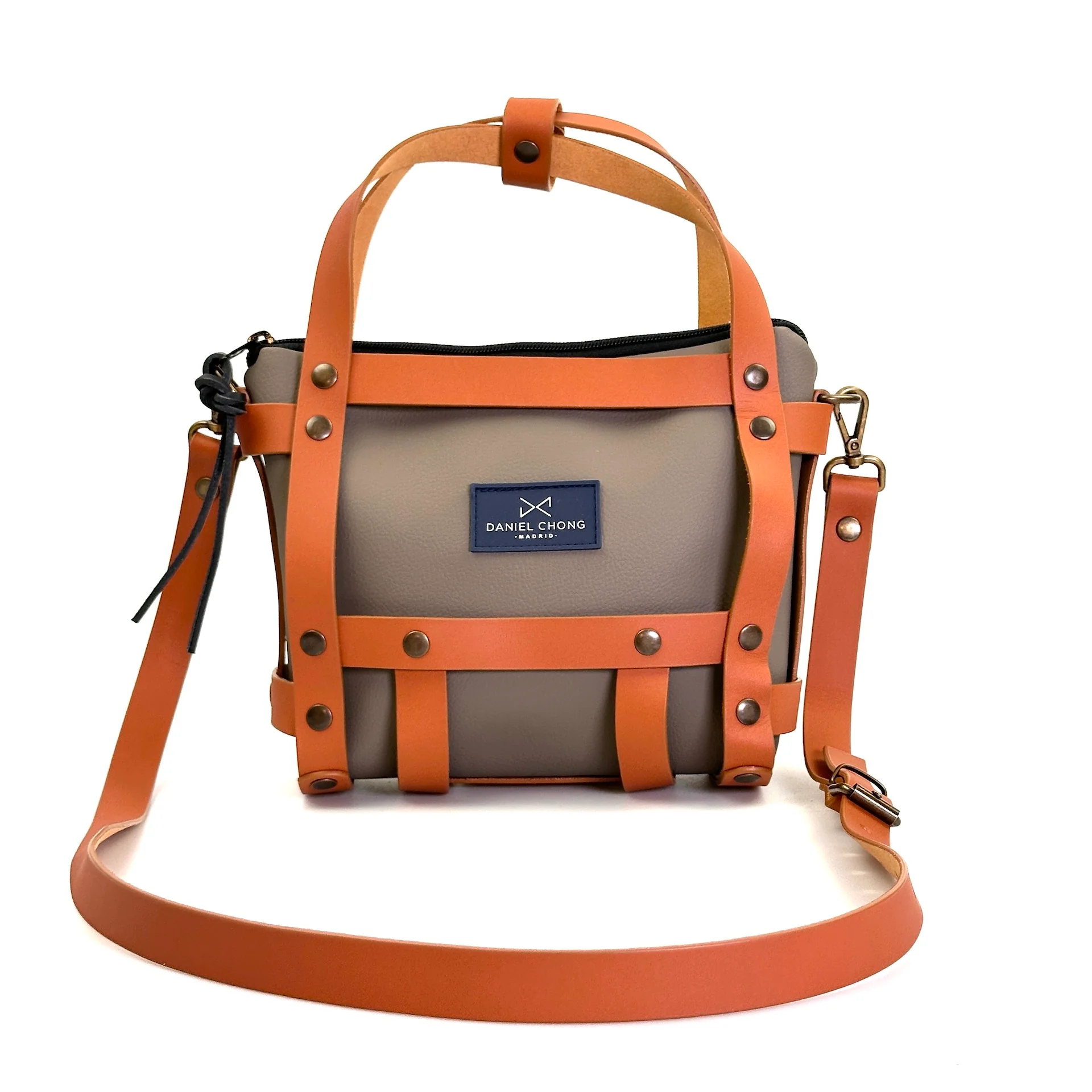 BOLSO ARNÉS PIEL AVELLANA