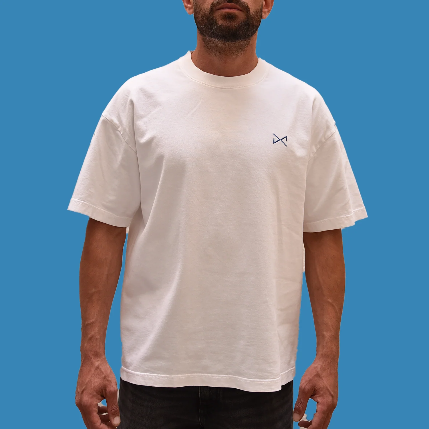Camiseta blanca, In the process of deconstruction. over size. - Image 2