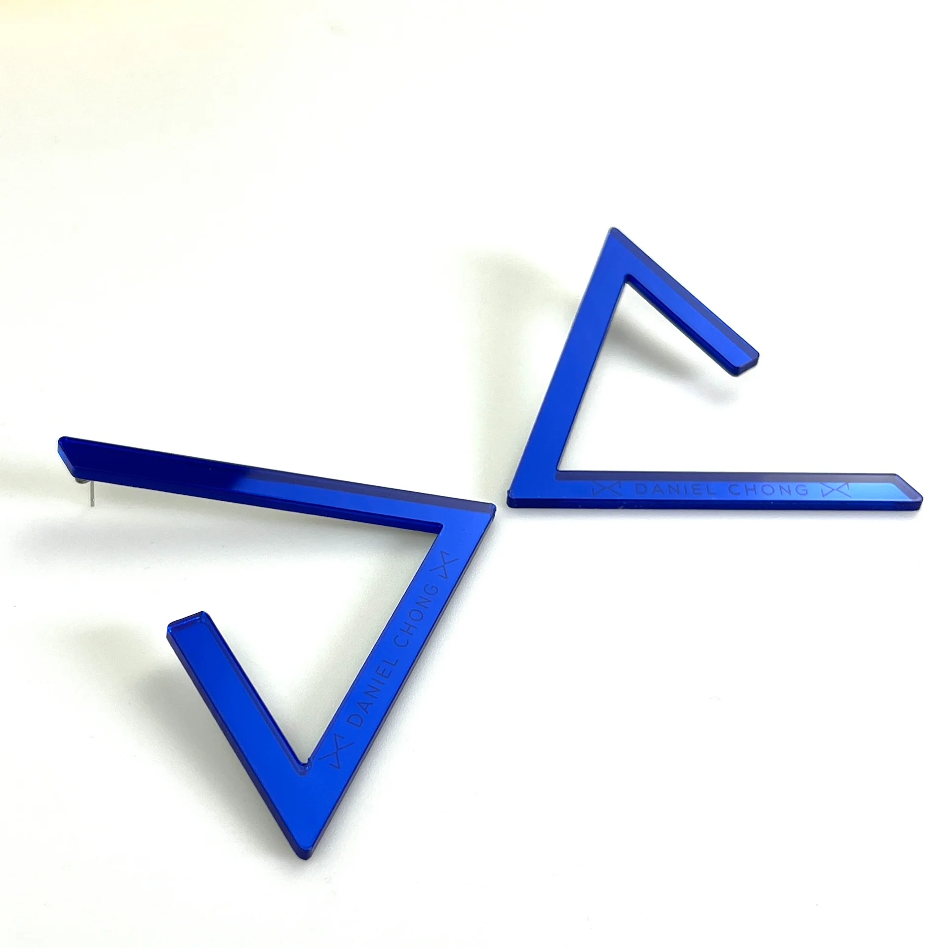 Pendientes Anagrama Daniel Chong AZUL - Image 2