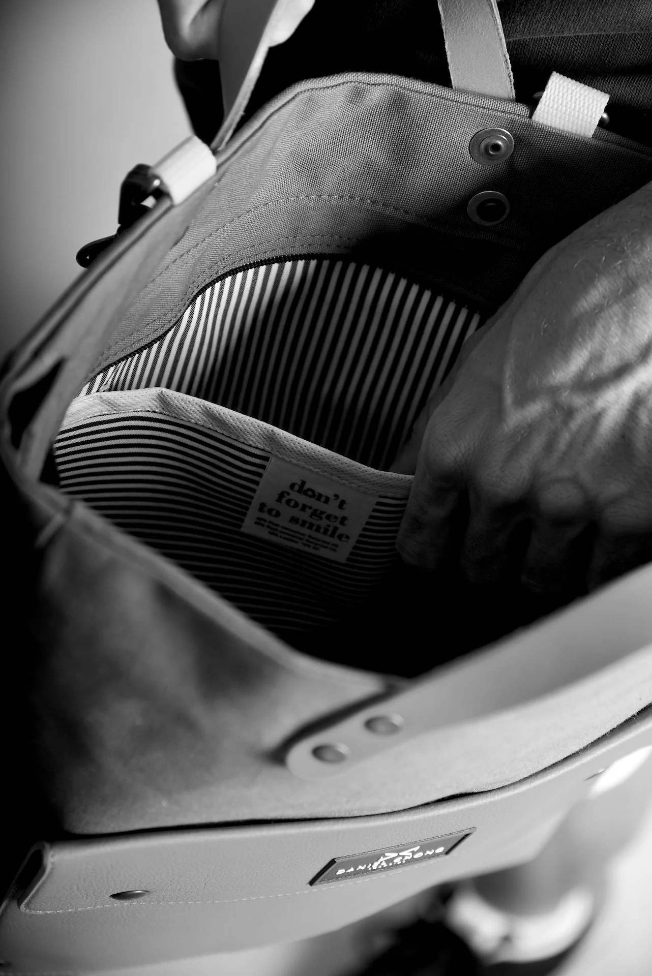 The Worker Bag & Backpack Impermeable - Image 3